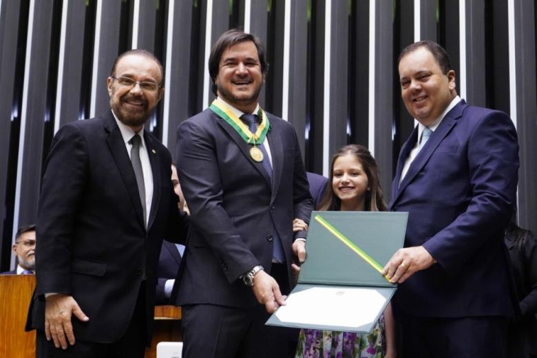 Presidente do União Brasil em São Paulo é homenageado no Congresso